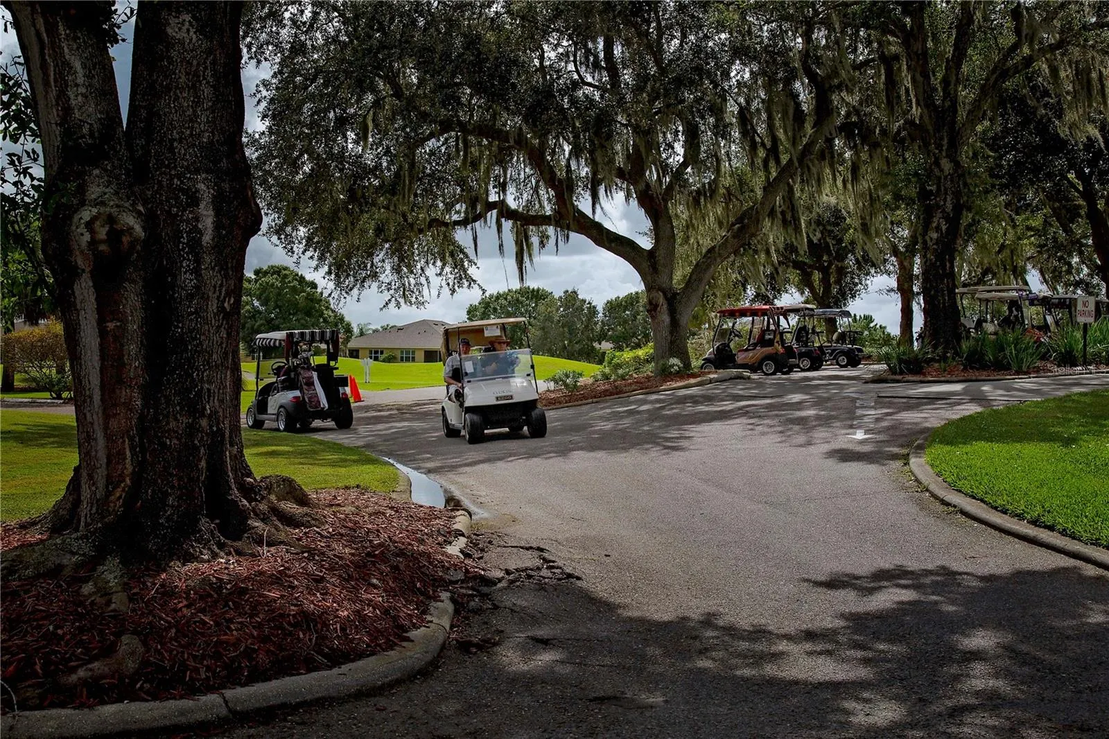 377 CLUB MANOR DR
