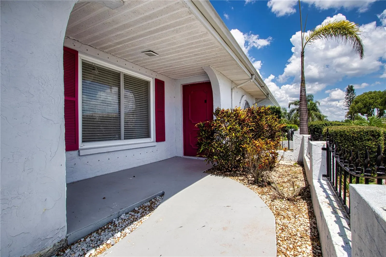 377 CLUB MANOR DR
