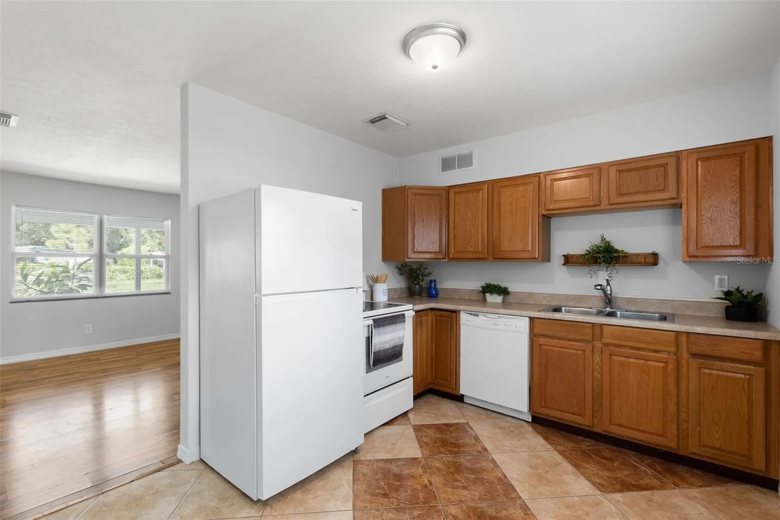 127 EMERALD LN