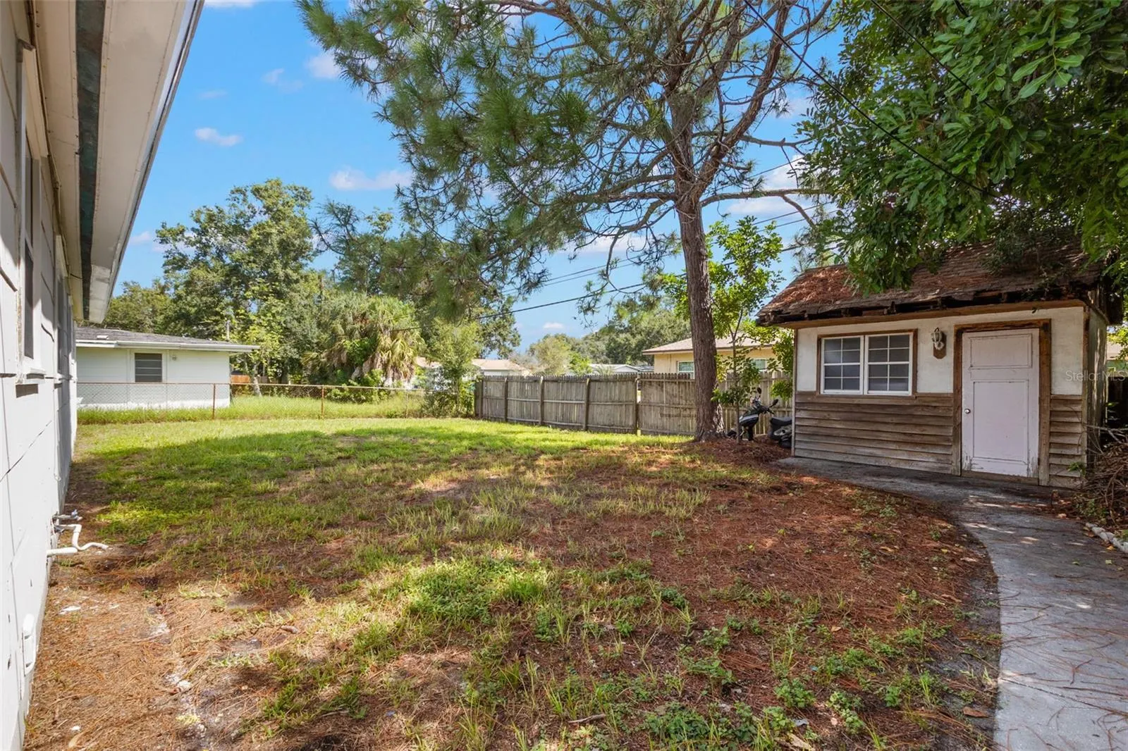127 EMERALD LN