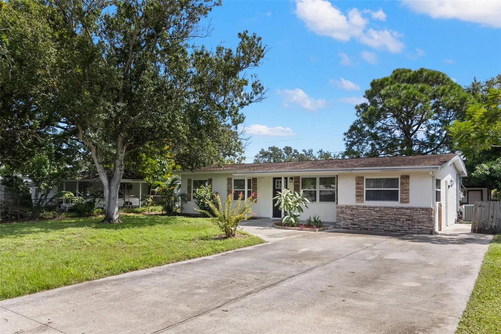 127 EMERALD LN