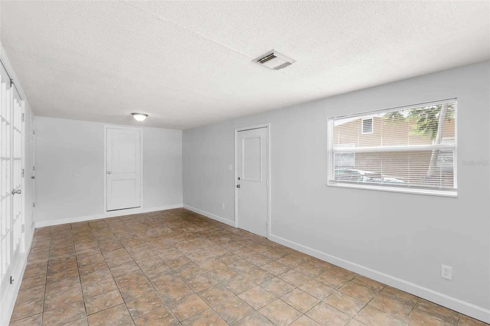 127 EMERALD LN