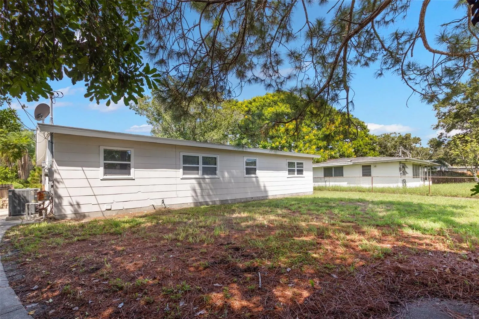127 EMERALD LN