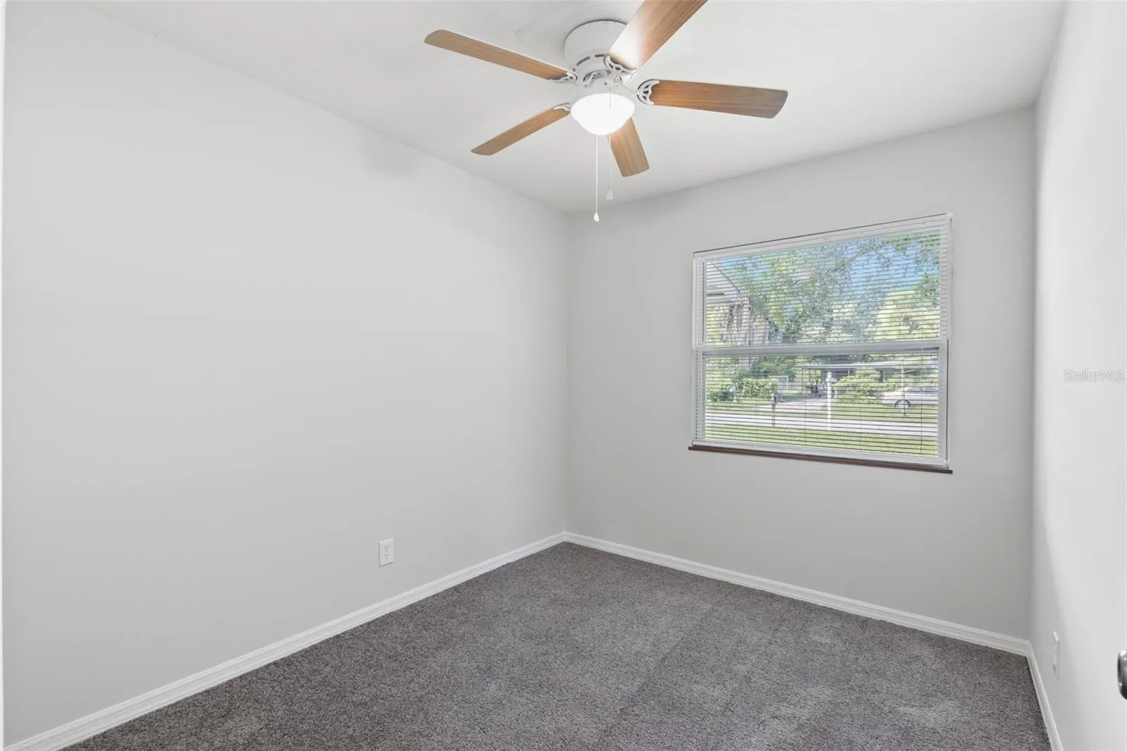 127 EMERALD LN