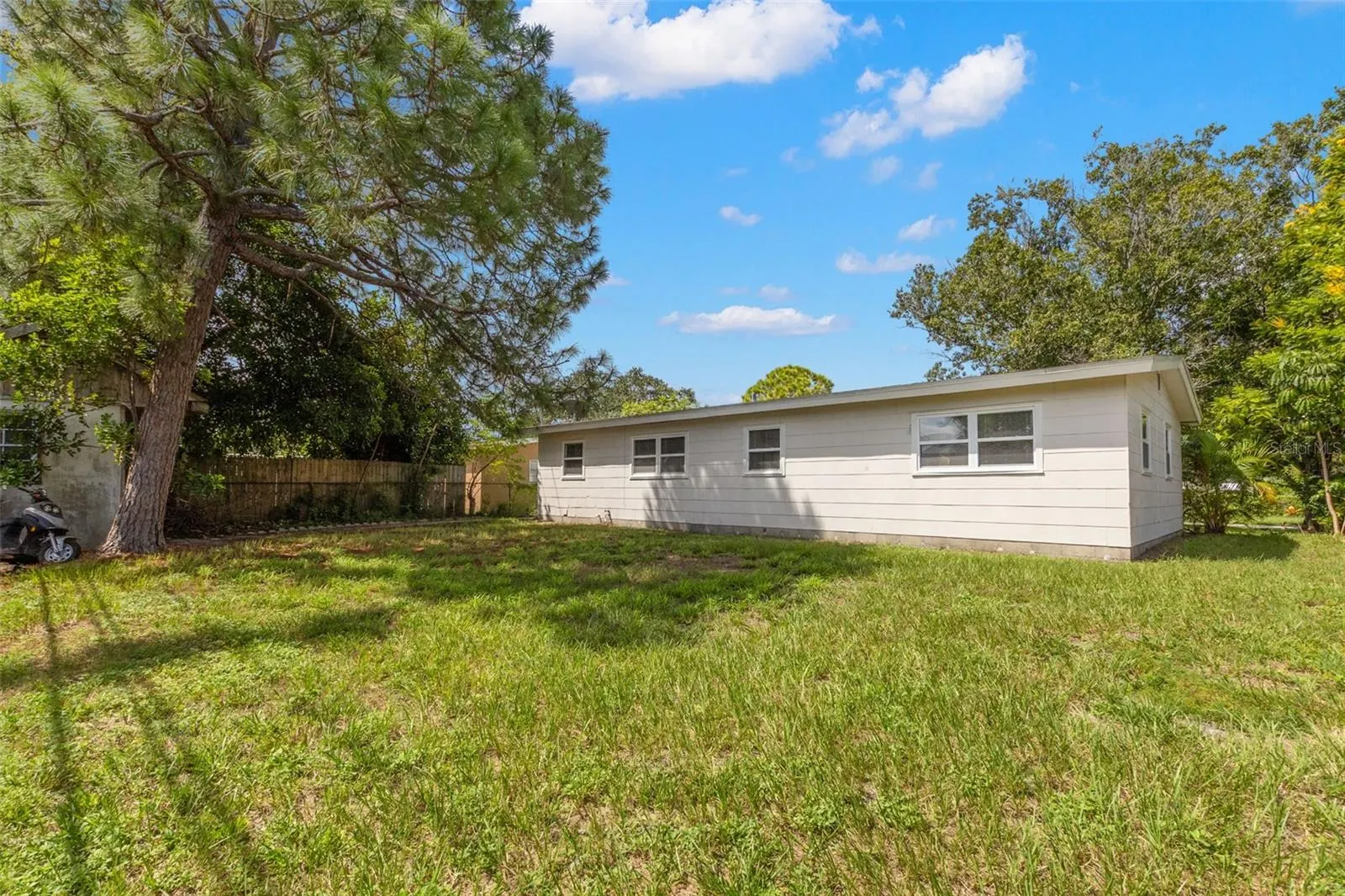 127 EMERALD LN