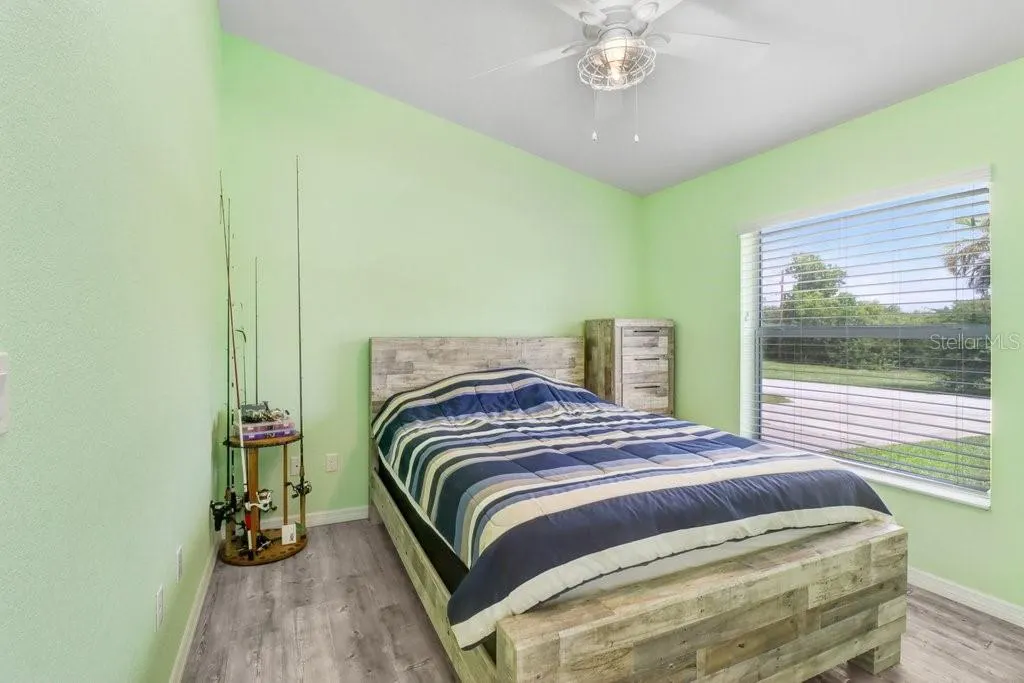 101 PARKVIEW DR