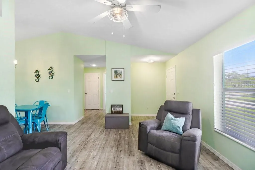 101 PARKVIEW DR