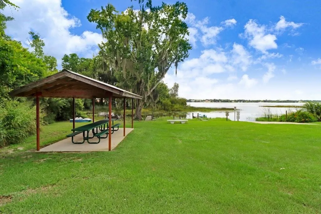 101 PARKVIEW DR