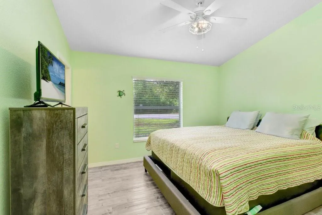 101 PARKVIEW DR