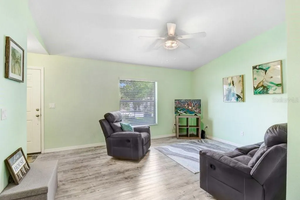101 PARKVIEW DR
