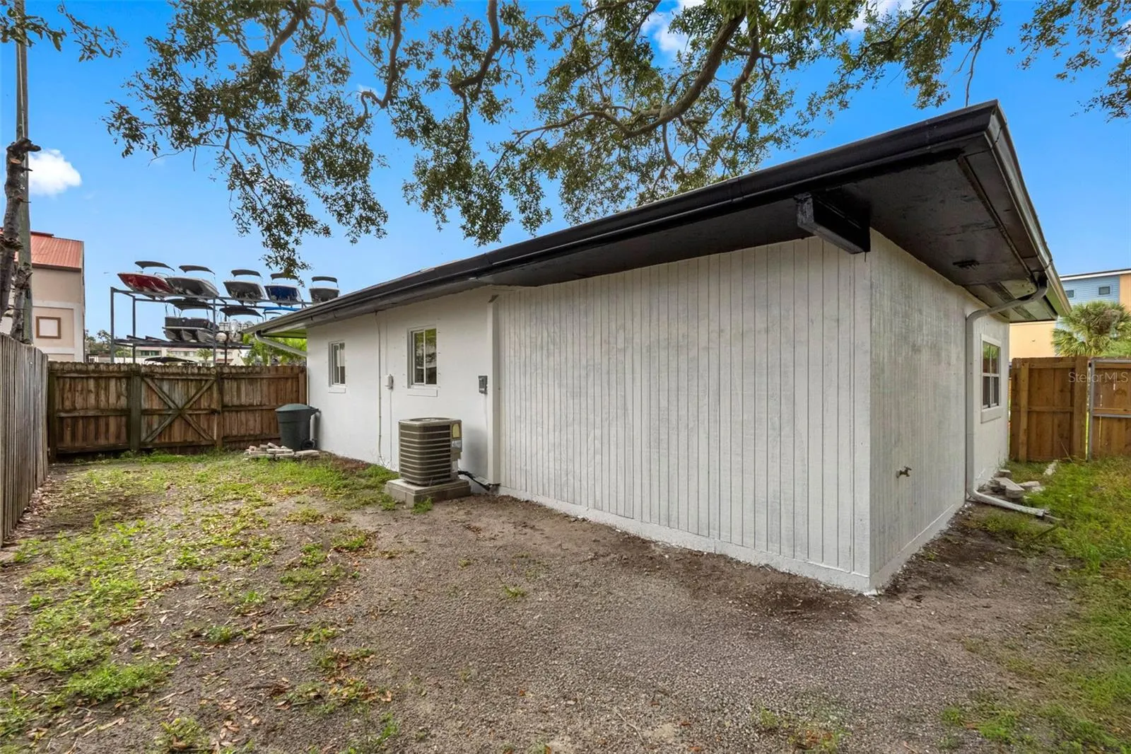2413 BAYWOOD DR E
