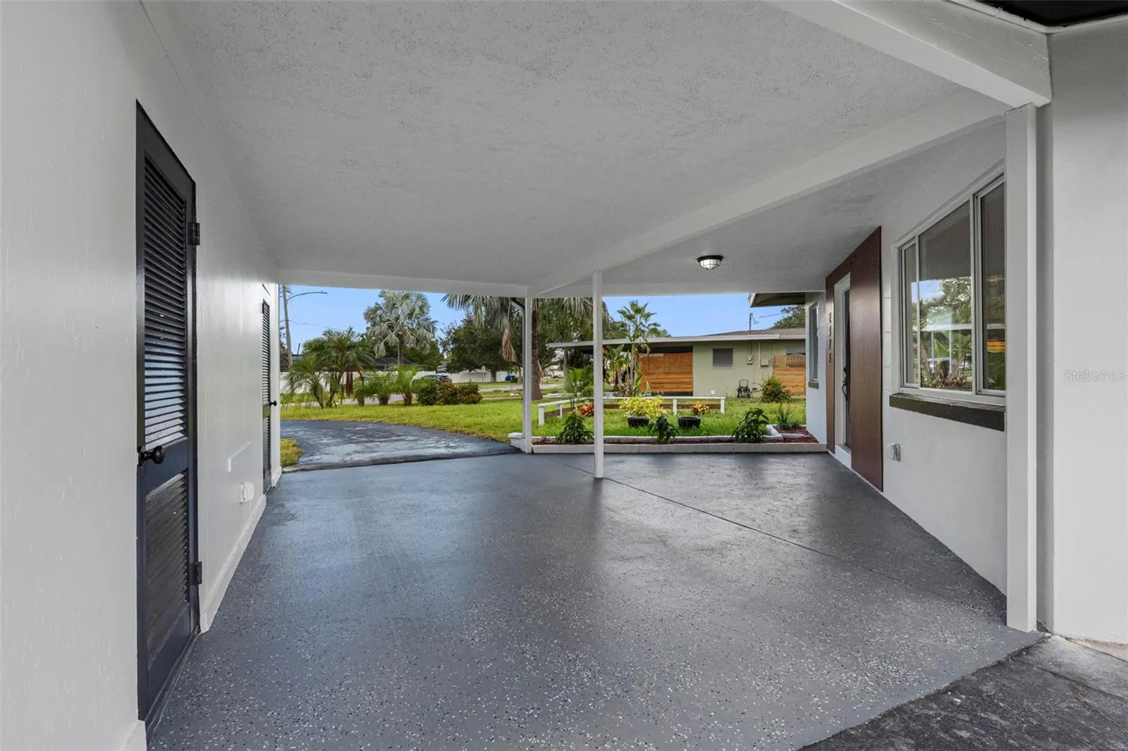 2413 BAYWOOD DR E