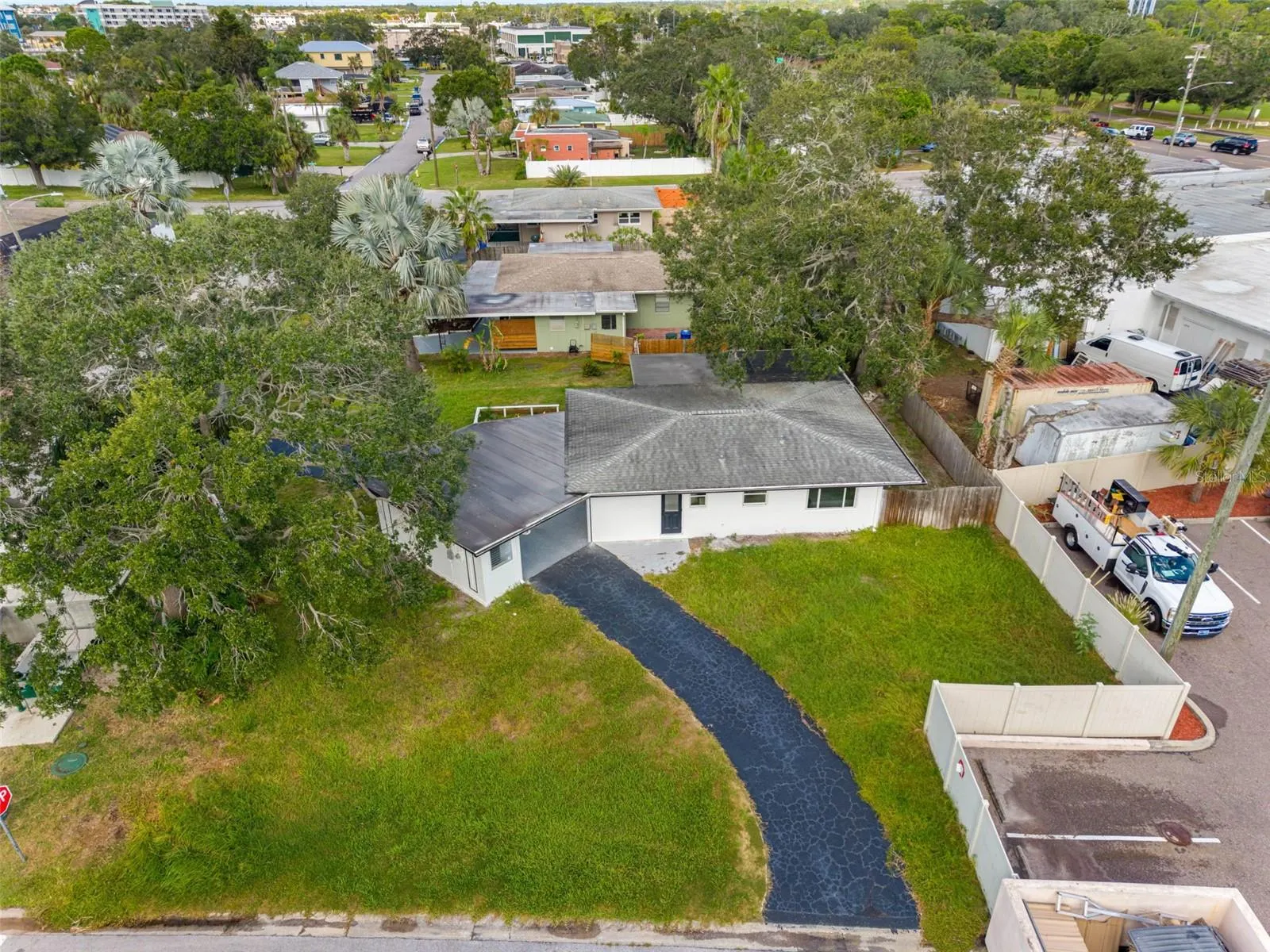 2413 BAYWOOD DR E