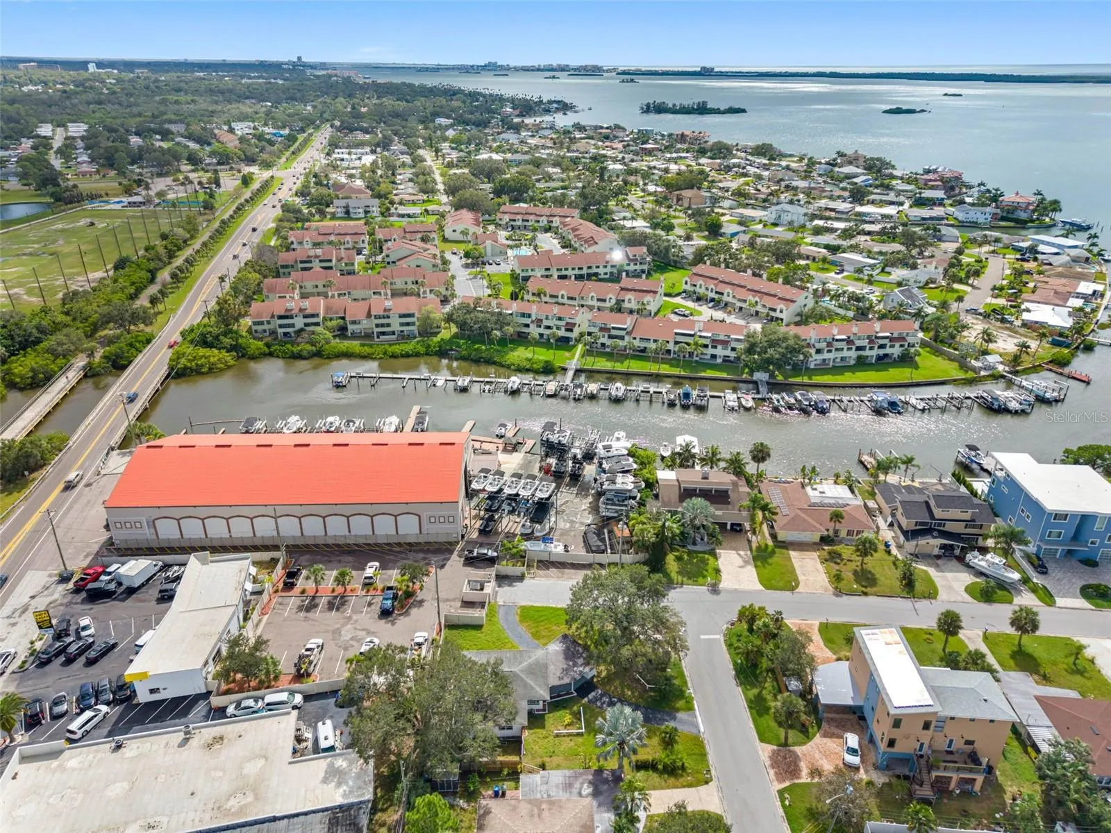 2413 BAYWOOD DR E