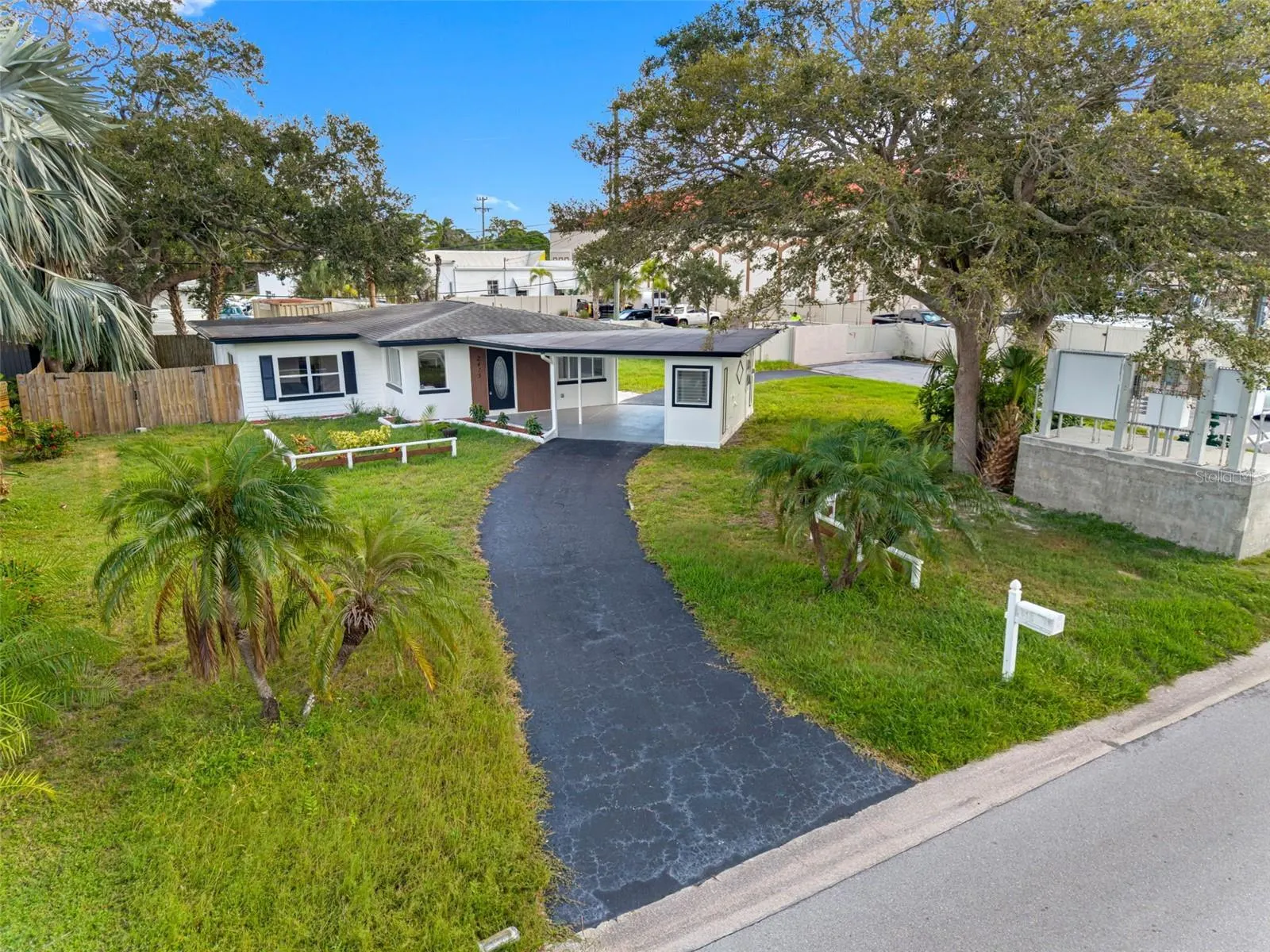 2413 BAYWOOD DR E