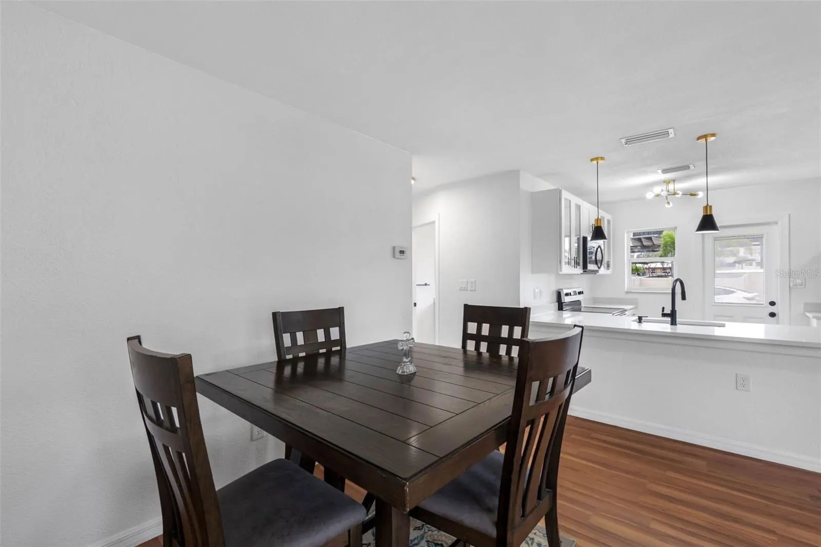 2413 BAYWOOD DR E