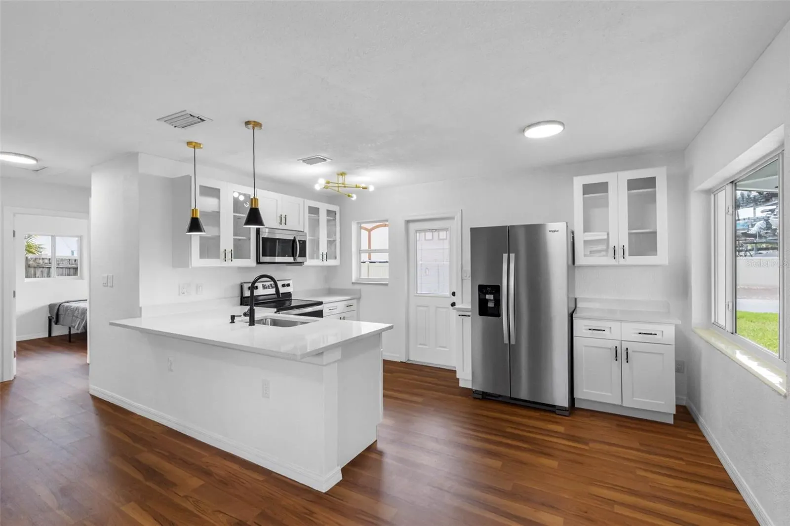 2413 BAYWOOD DR E