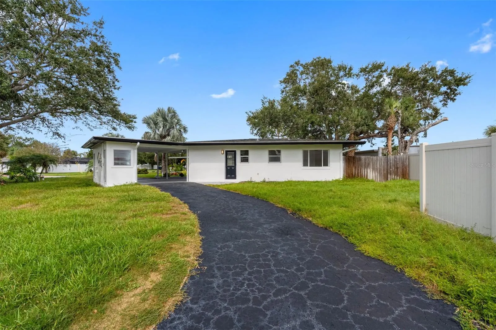 2413 BAYWOOD DR E