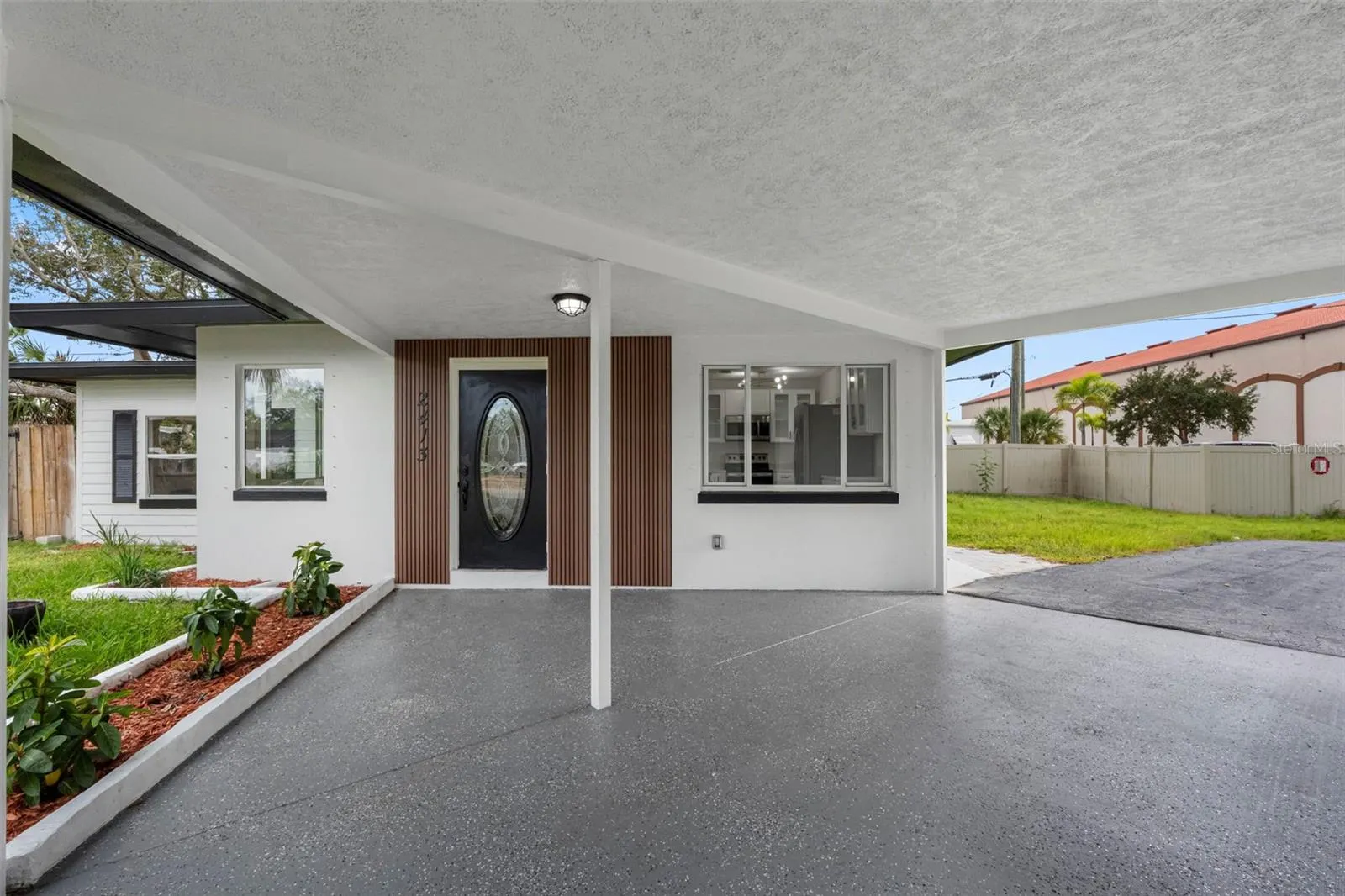 2413 BAYWOOD DR E