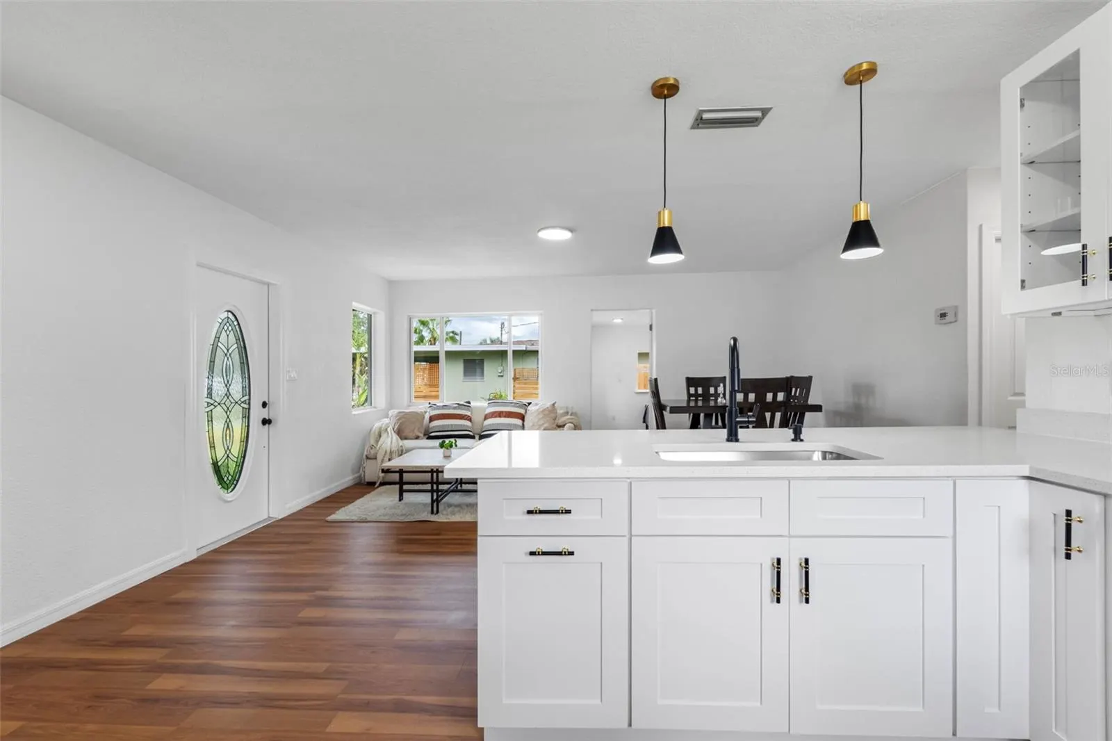 2413 BAYWOOD DR E