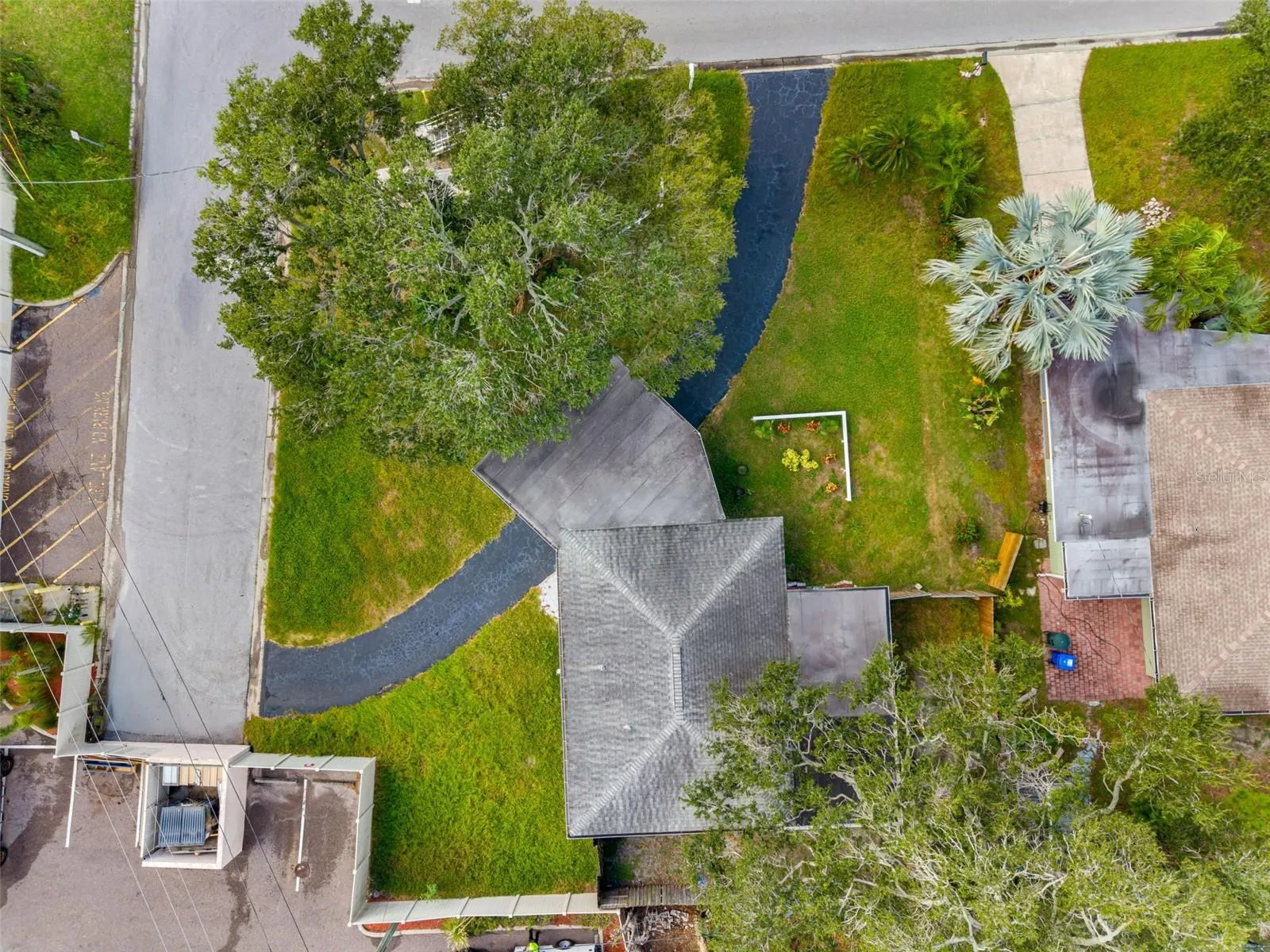 2413 BAYWOOD DR E