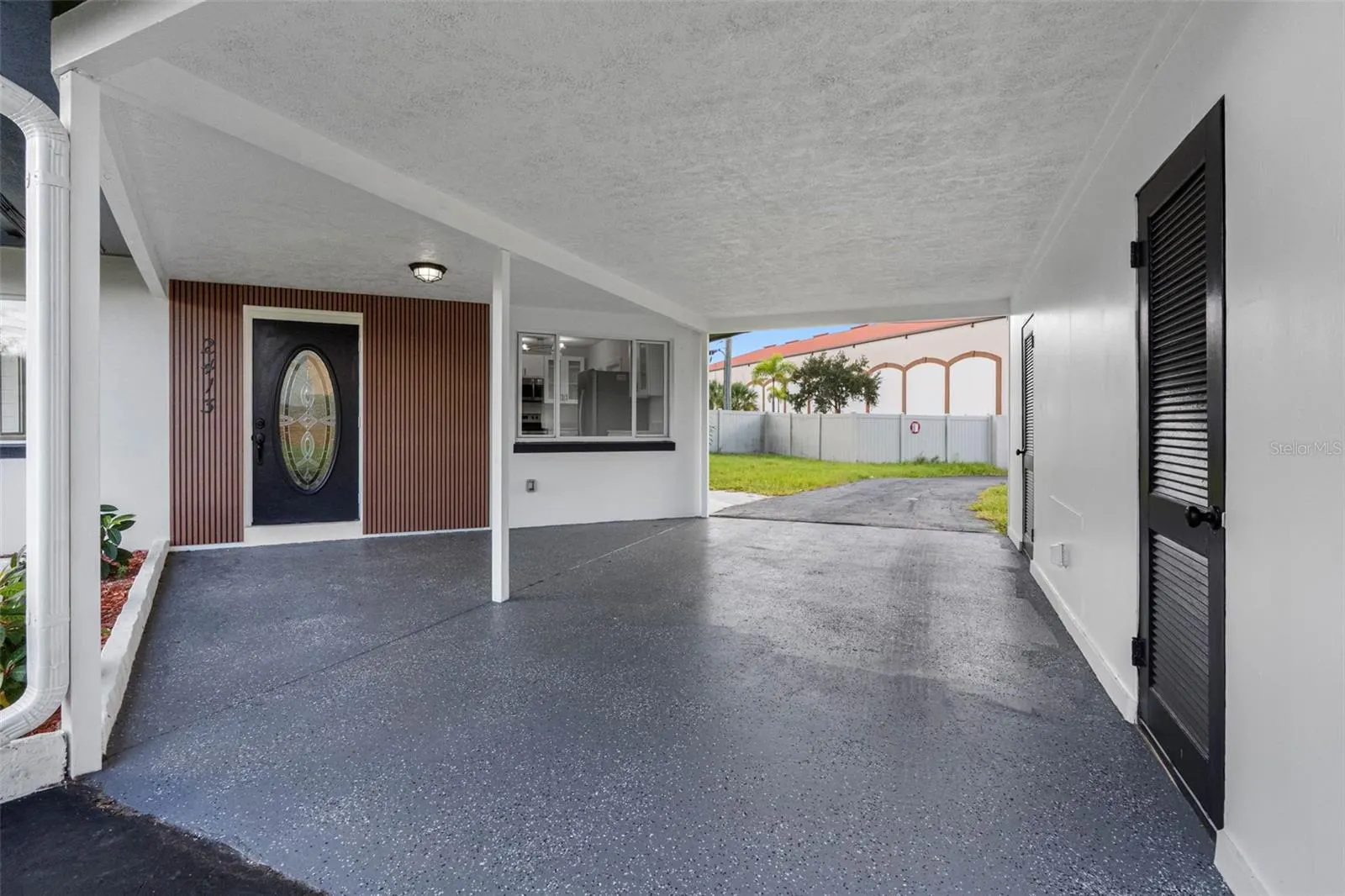 2413 BAYWOOD DR E