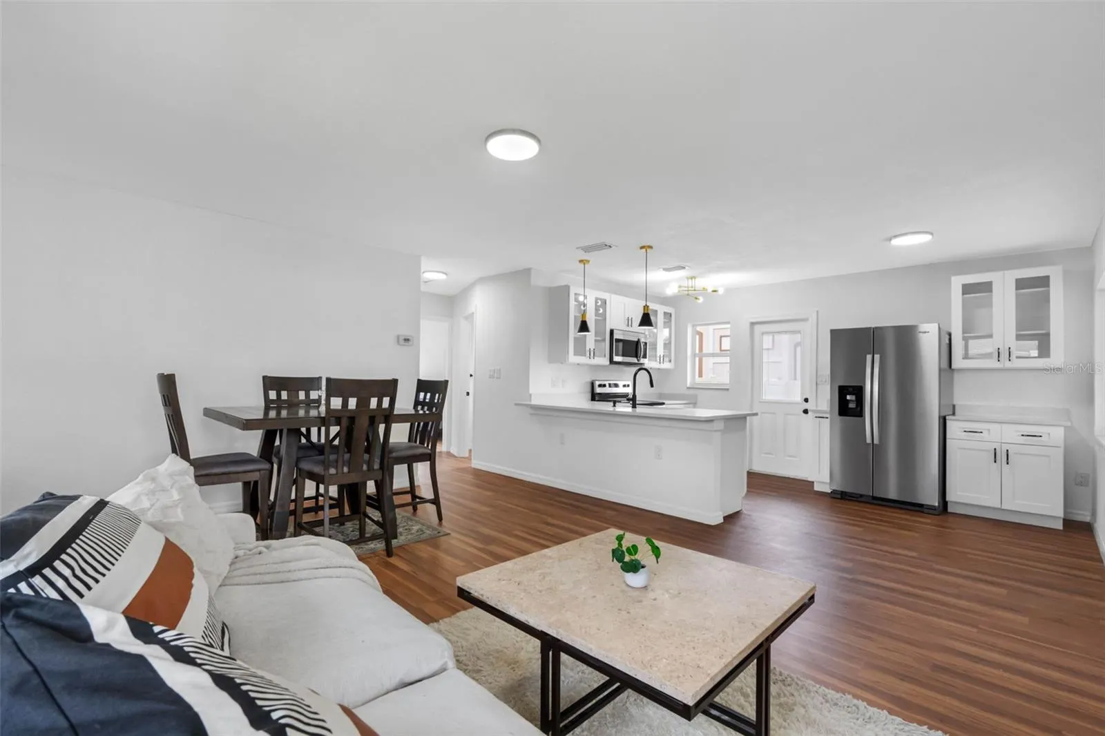 2413 BAYWOOD DR E