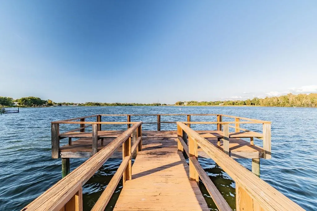 527 SPRING LAKE CIR