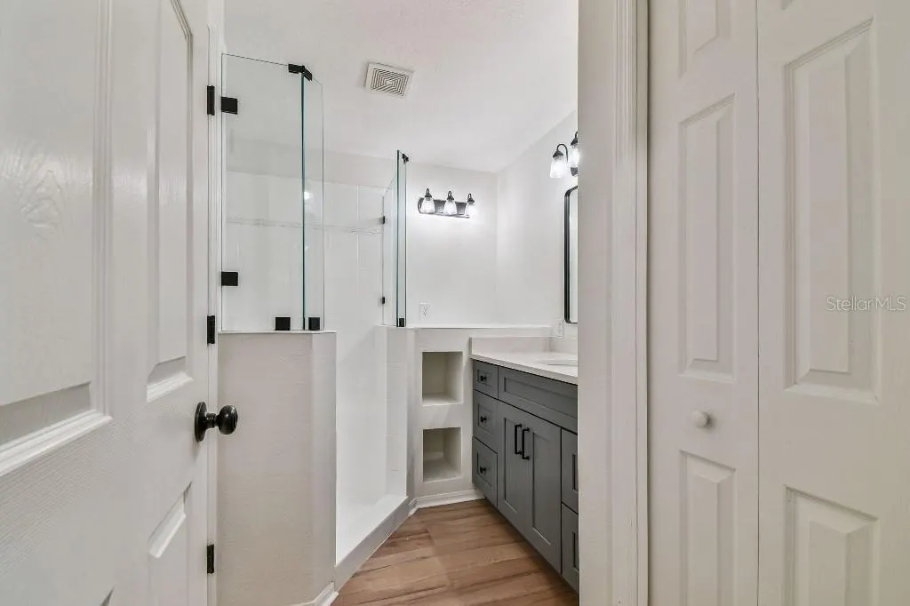 527 SPRING LAKE CIR