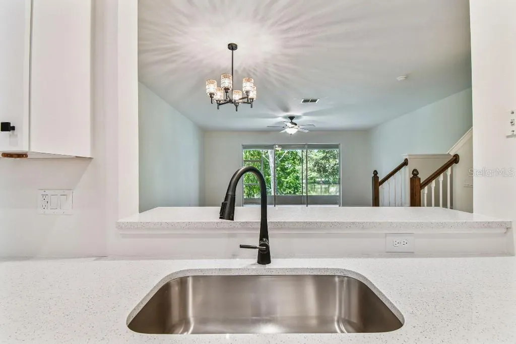 527 SPRING LAKE CIR