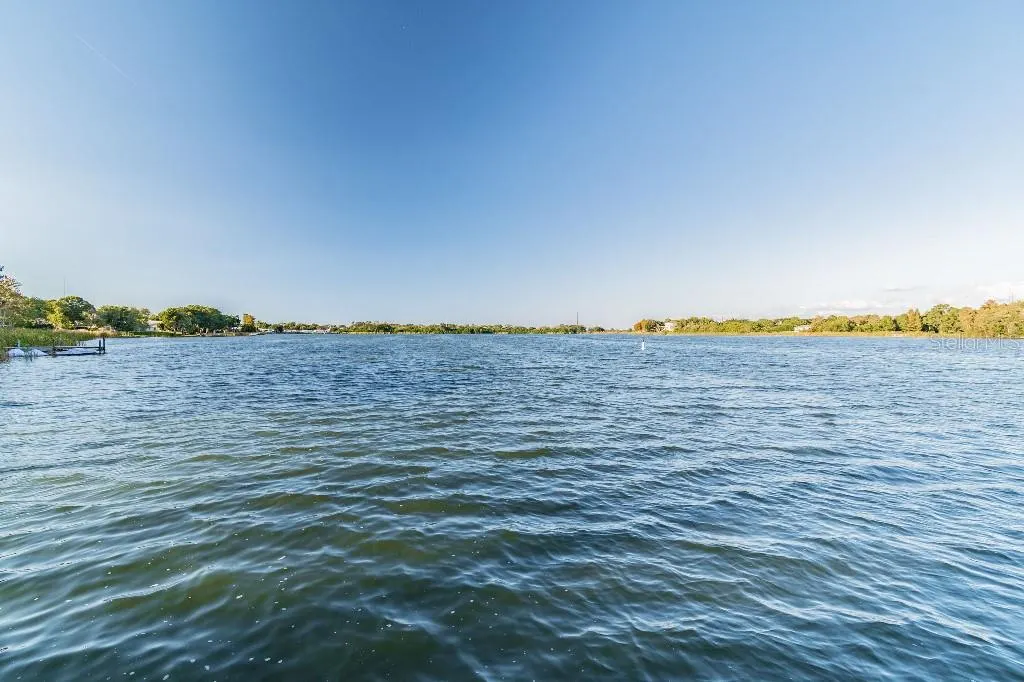 527 SPRING LAKE CIR