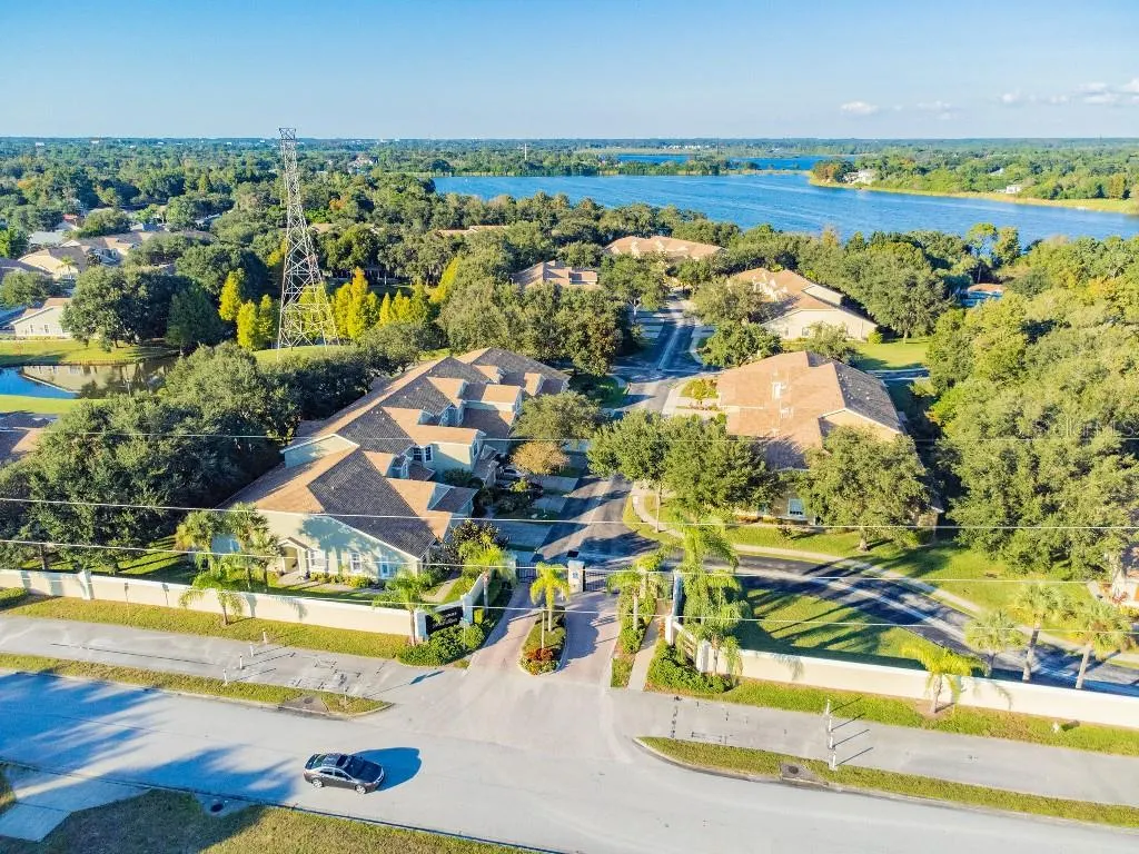 527 SPRING LAKE CIR