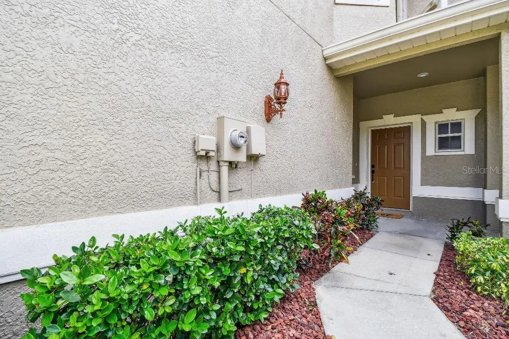 527 SPRING LAKE CIR