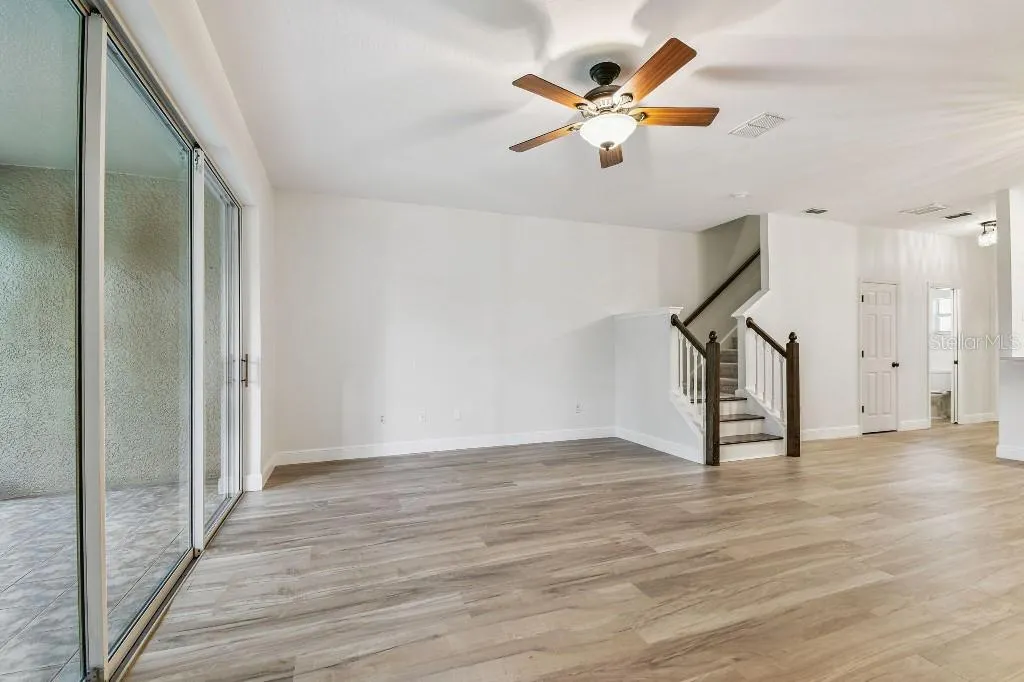 527 SPRING LAKE CIR