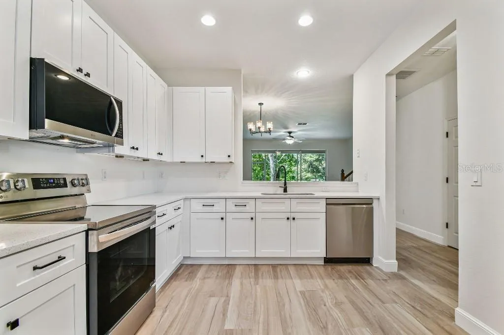 527 SPRING LAKE CIR