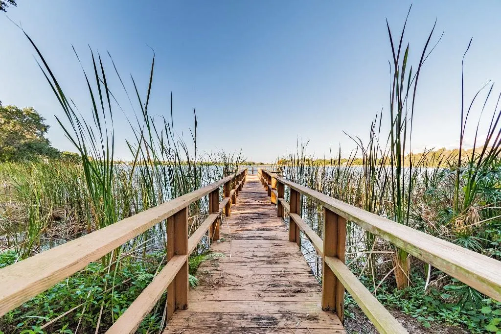 527 SPRING LAKE CIR