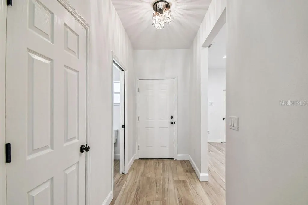 527 SPRING LAKE CIR