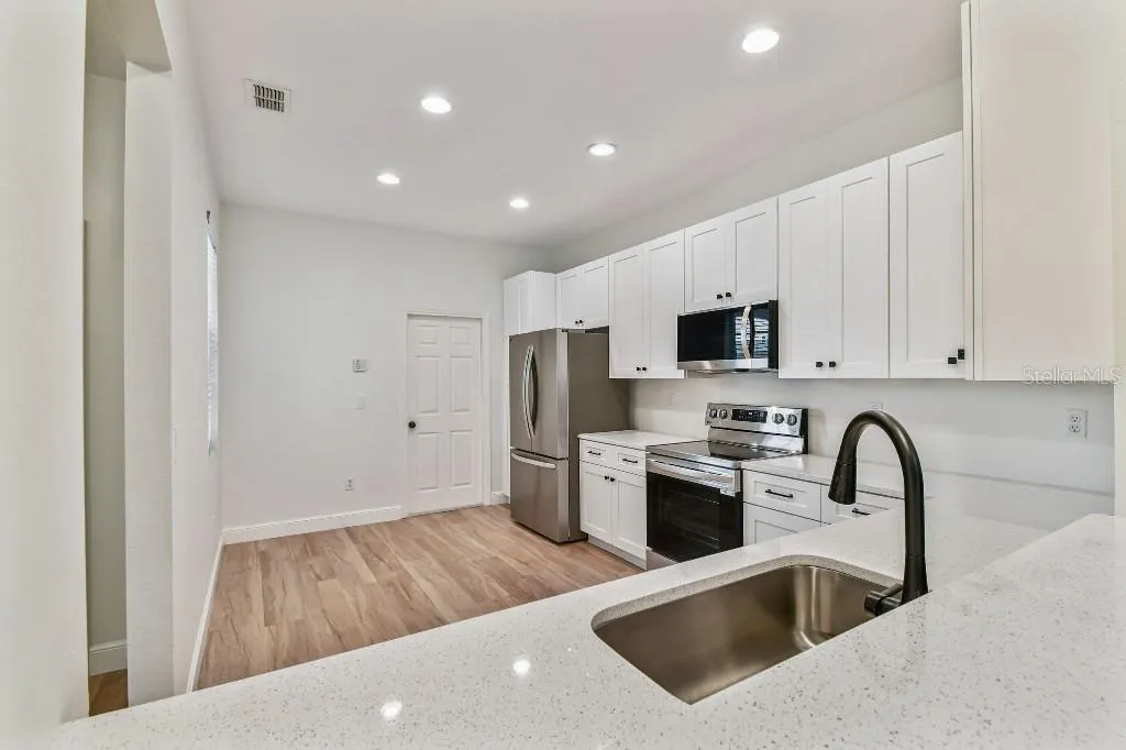 527 SPRING LAKE CIR