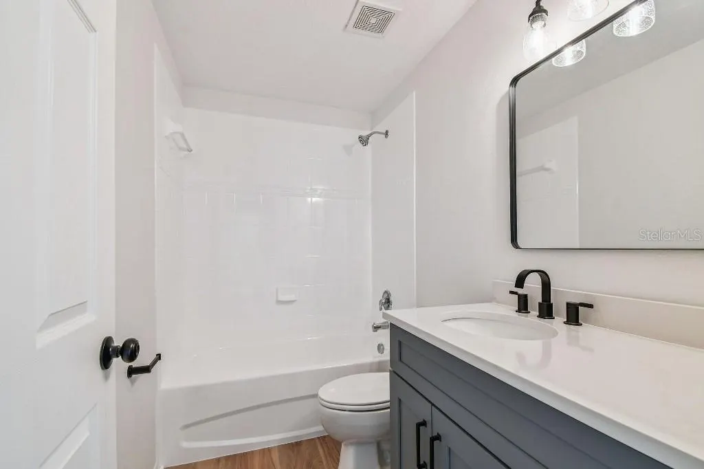 527 SPRING LAKE CIR