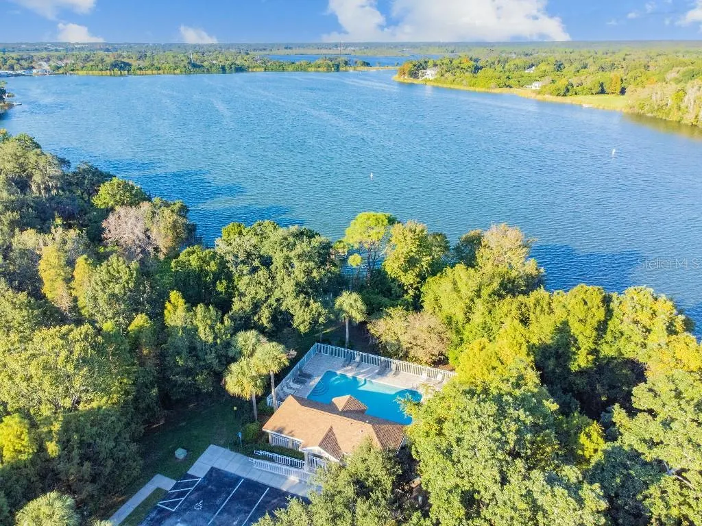 527 SPRING LAKE CIR