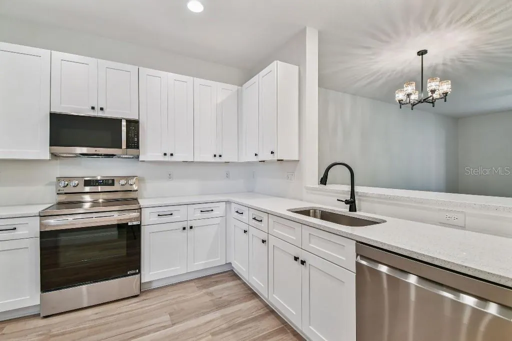 527 SPRING LAKE CIR