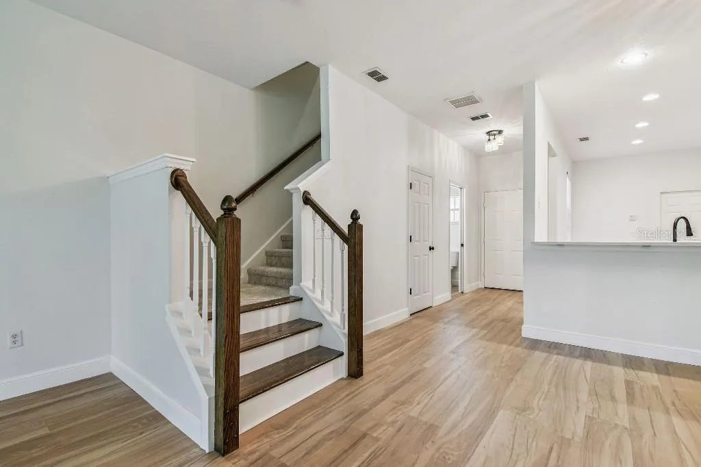527 SPRING LAKE CIR