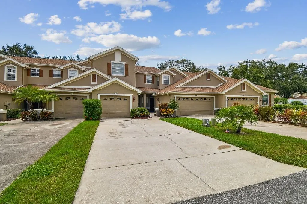 527 SPRING LAKE CIR
