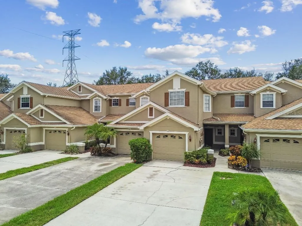 527 SPRING LAKE CIR