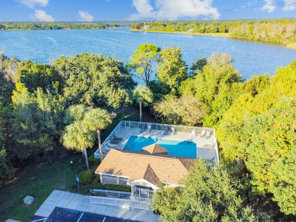 527 SPRING LAKE CIR