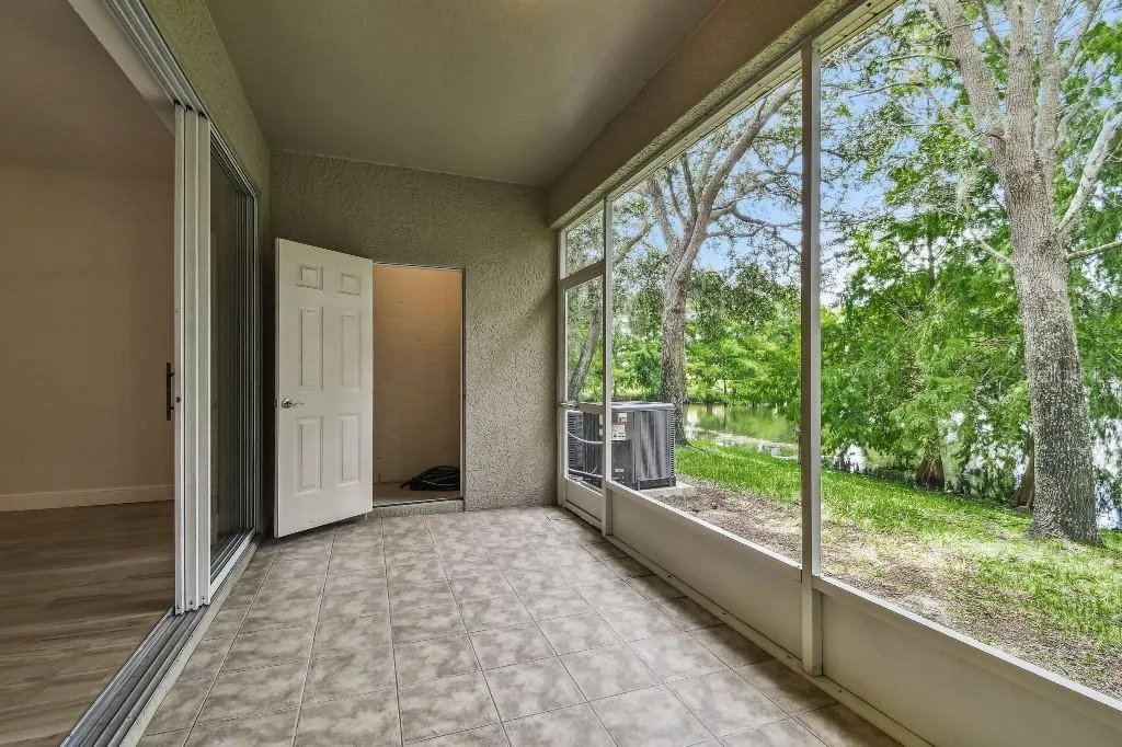 527 SPRING LAKE CIR