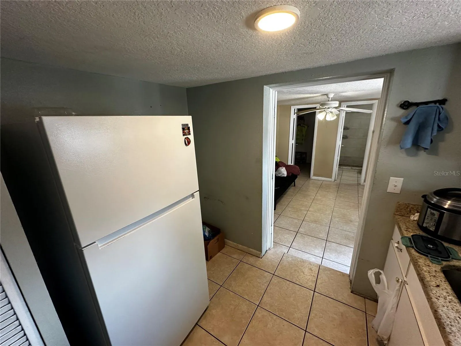 2303 W COMANCHE AVE