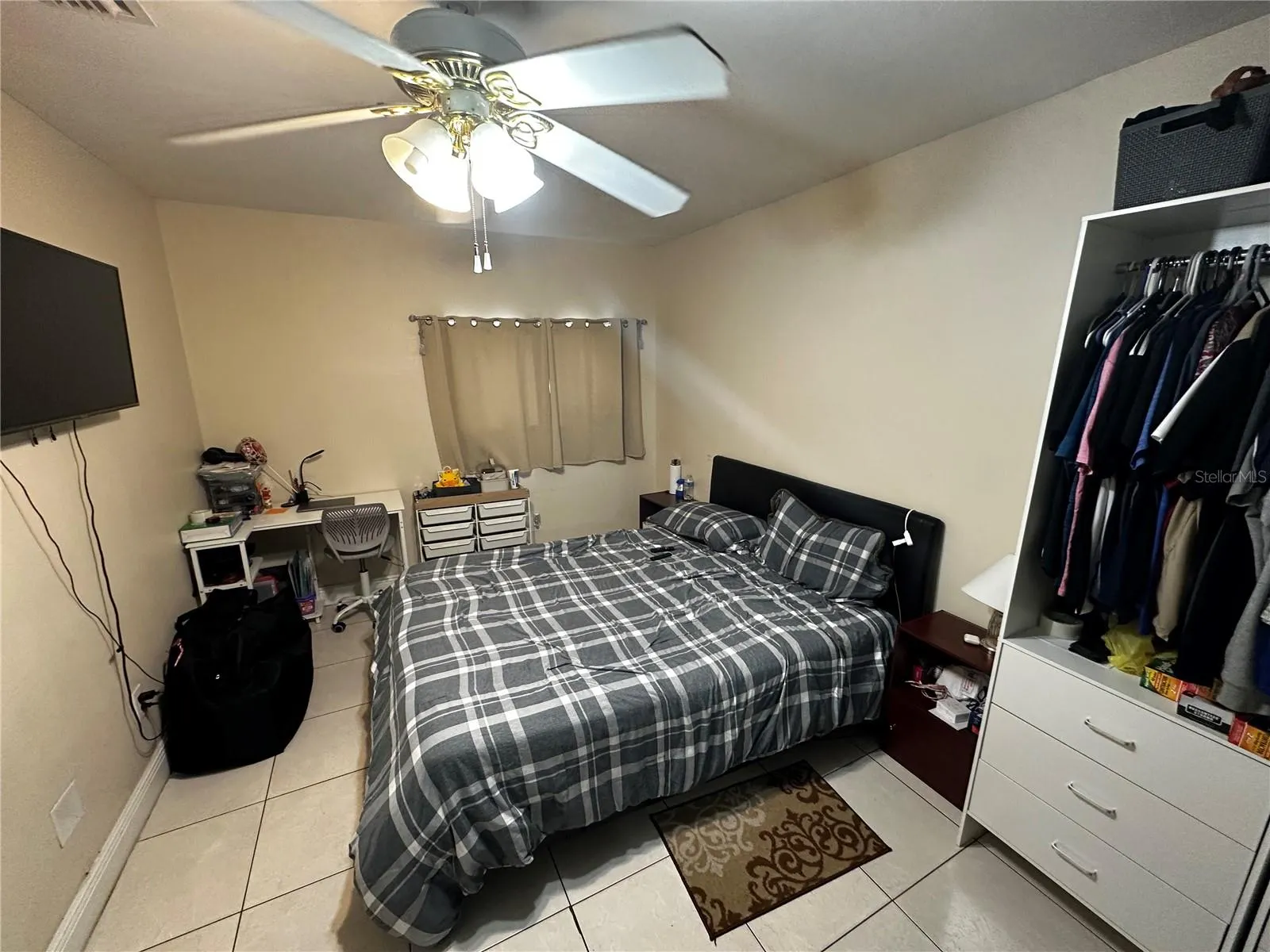 2303 W COMANCHE AVE