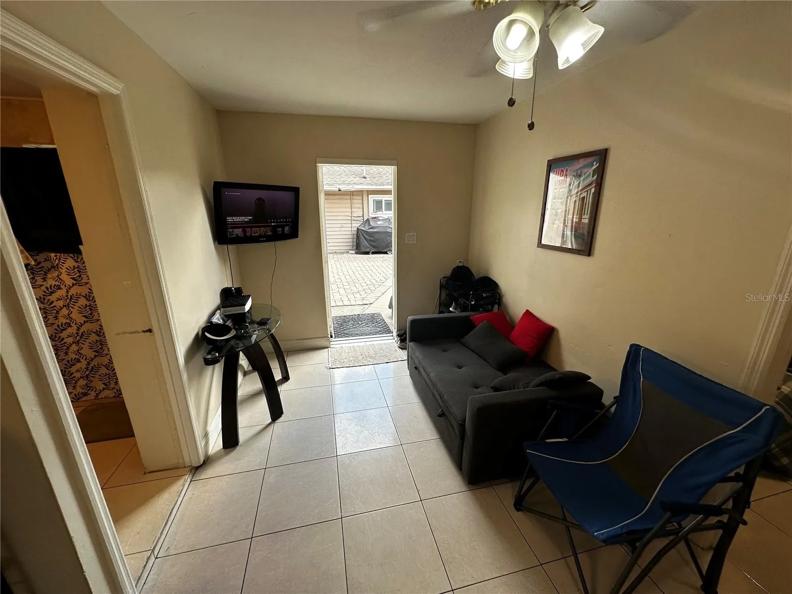 2303 W COMANCHE AVE