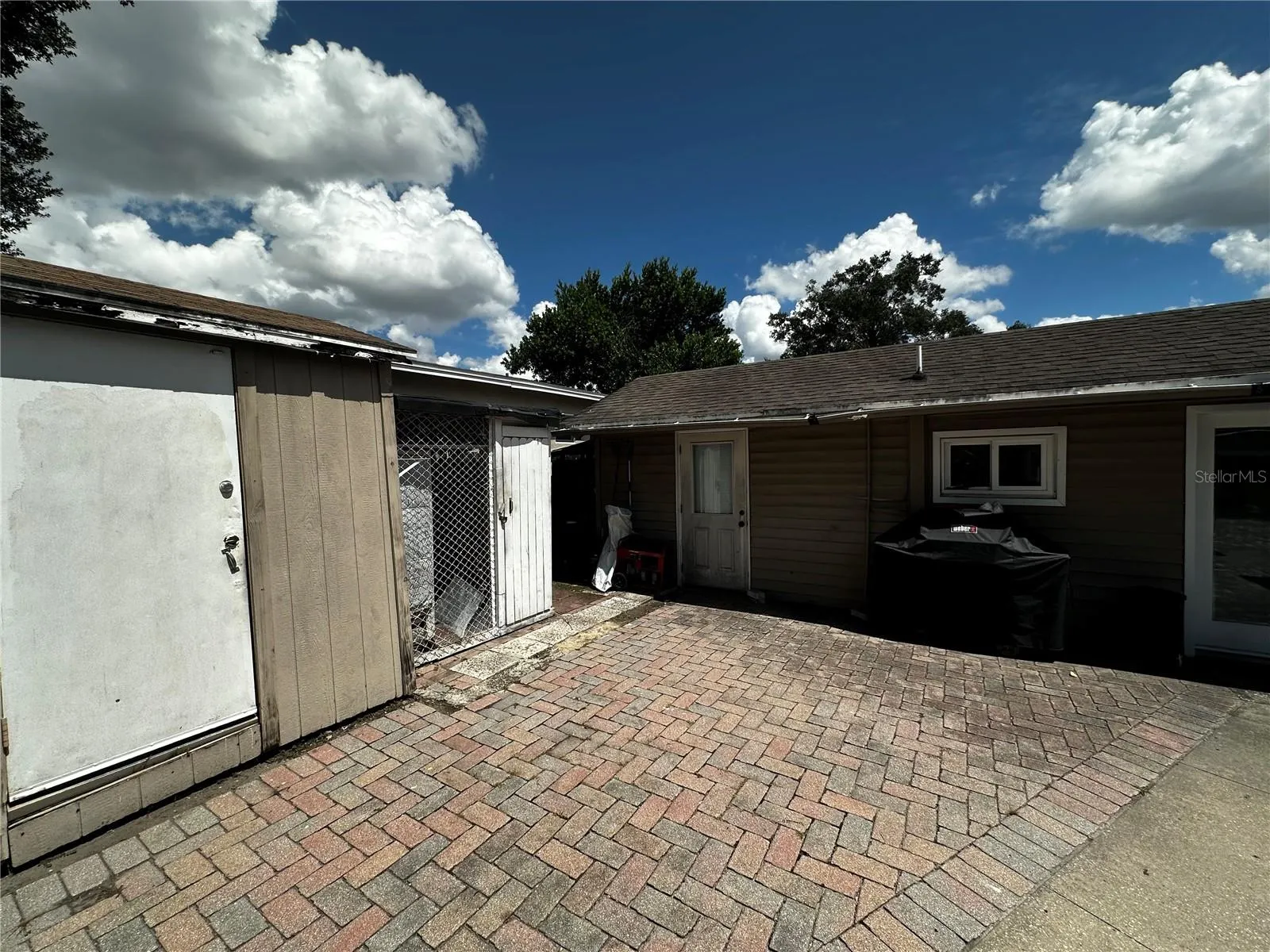 2303 W COMANCHE AVE